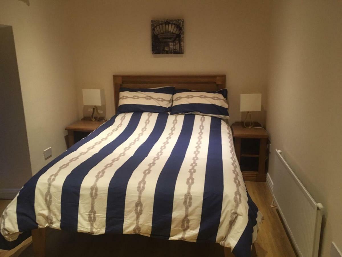 Nanny Quinn'S Apartment Killucan Экстерьер фото